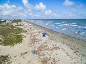 På stranden