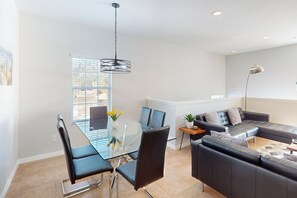 Dining - Family & kid-friendly condo w/ shared pool and hot tub - close to theme parks (Kissimmee)