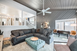 TV, fireplace, books, streaming services