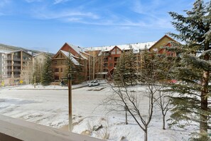 Luokittelematon kuva, 4 kautta 32, painike