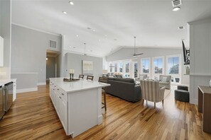Flat-screen TV, fireplace, DVD player