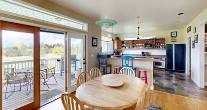 Spacious, Modern House with Stunning Bay Views - Lopez Village and Marina