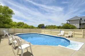 Lämmitetty uima-allas