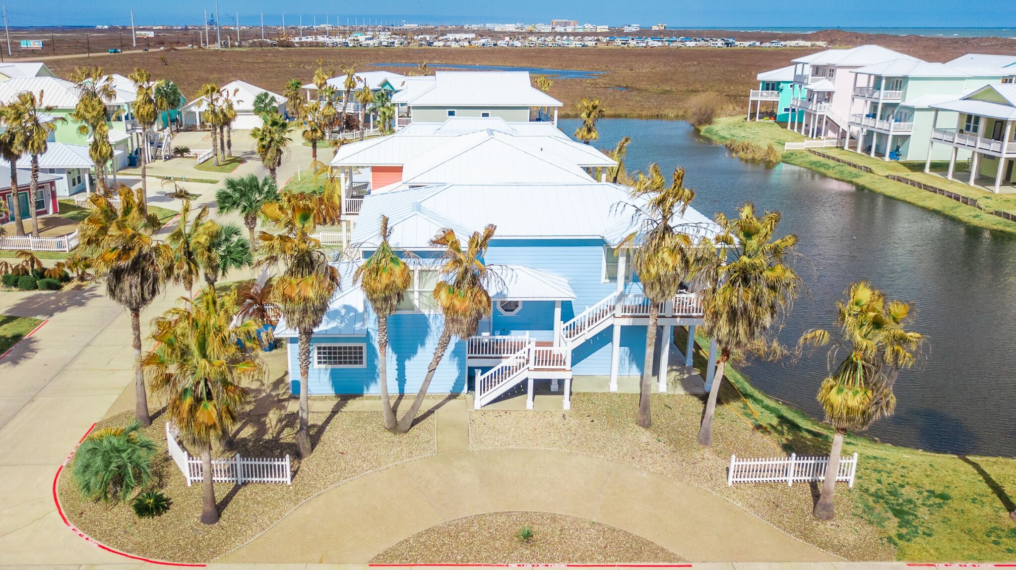 Villa Laguna! Pet Friendly! STEPS to the Pool & Boardwalk to Beach