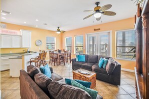 Smart TV - Villa Laguna! Pet Friendly! STEPS to the Pool & Boardwalk to Beach (Port Aransas)