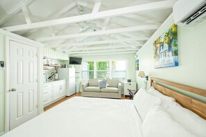 Iron/ironing board, Internet, bed sheets