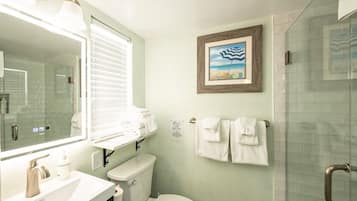 Hårføner og håndklær