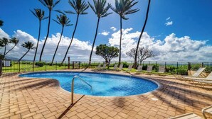 Pool - Kihei Beach #409 – Immersive Views and Tranquil Escape (Kihei, Maui)