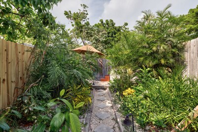 Two Rustic Cottages with Private Hot Tubs & Private Parking - Dogs OK