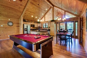 Games room - Custom-Built Cabin w/ Tree Top Views, Hot Tub, Pool Table & WiFi (Sautee Nacoochee)