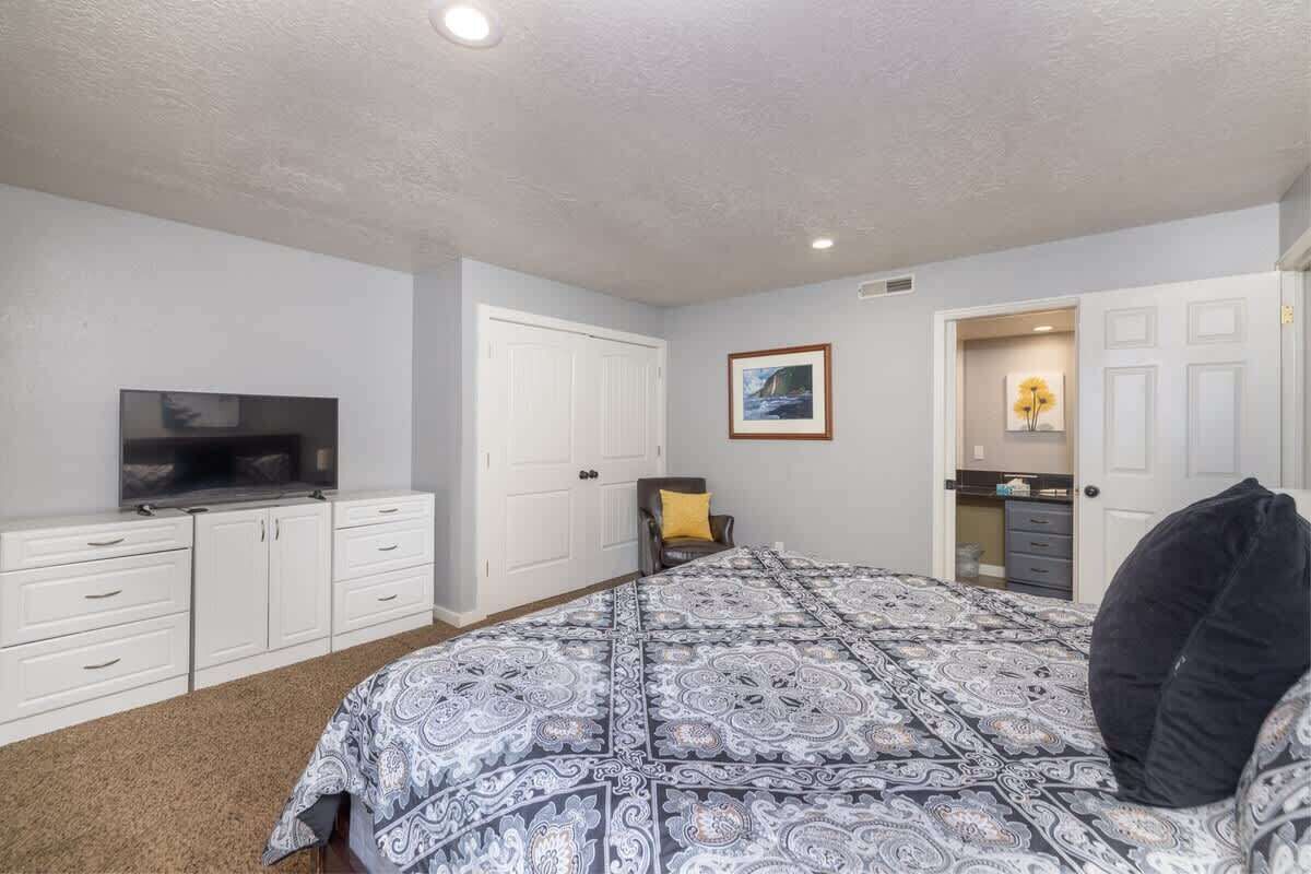 2 bedrooms, WiFi (free), bed sheets