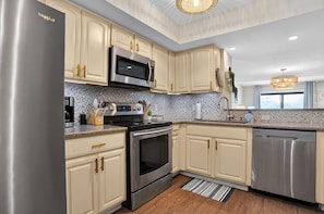 Coffee/tea maker, fridge, microwave, oven