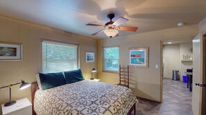 2 slaapkamers, een strijkplank/strijkijzer, gratis wifi, beddengoed