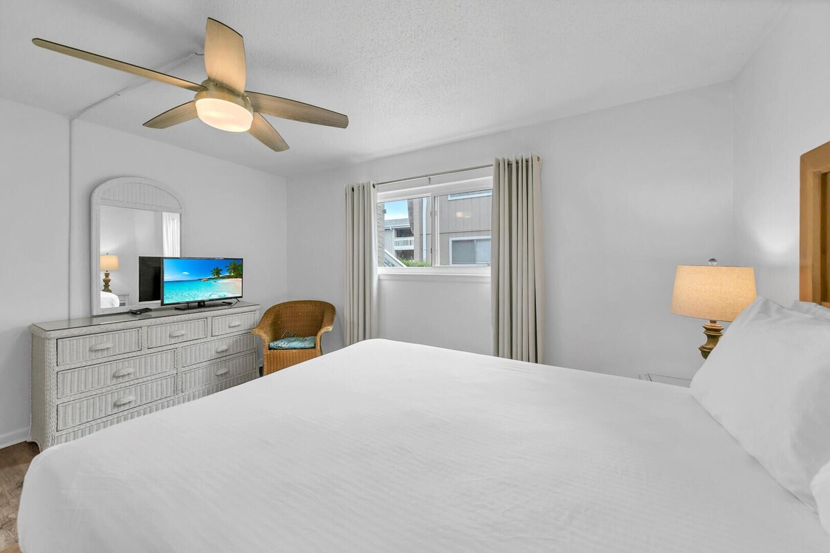 Photo 17 of Beach Service Included! Private Beach Access! Pet Friendly! Chateau La Mer 8A!