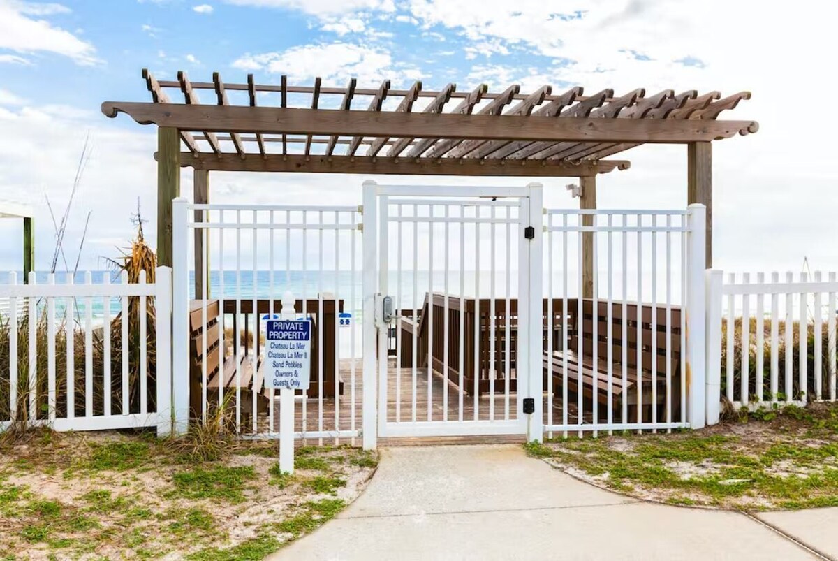 Photo 10 of Beach Service Included! Private Beach Access! Pet Friendly! Chateau La Mer 8A!