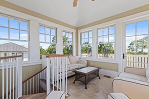 Télévision, cheminée, lecteur de DVD