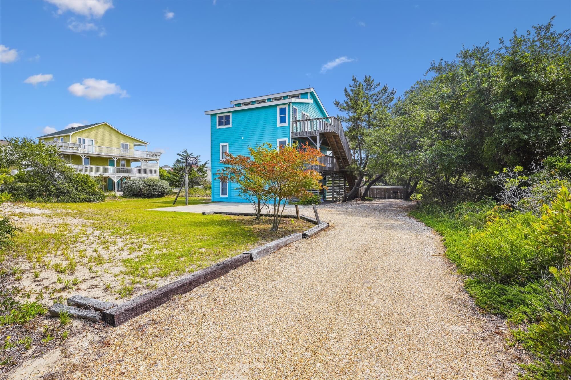 ONLY 600 feet to the access! Private pool and hot tub!