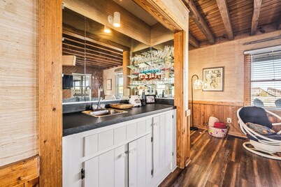 Memory Lane: Ocean-front Beach Cottage, Old-fashioned Charm