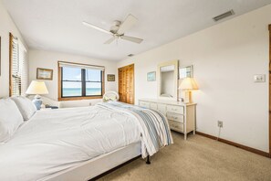 4 bedrooms, iron/ironing board, free WiFi, bed sheets - Memory Lane: Ocean-front Beach Cottage, Old-fashioned Charm (Nags Head)