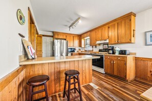 Fridge, microwave, oven, stovetop - Memory Lane: Ocean-front Beach Cottage, Old-fashioned Charm (Nags Head)