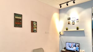 A room with a bed, a chair, a TV, and motivational posters on the wall. - Sakura 2 Homestay Kampar (Kampar)