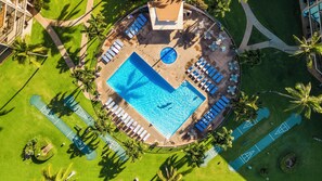 A heated pool - Central location with private view deck to oceanfront park (Kihei)