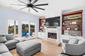 Smart TV, table tennis