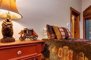 3 chambres, fer et planche à repasser, Wi-Fi, draps fournis