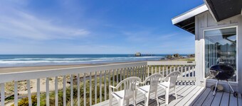 Dog-friendly, oceanfront home w/ beach access, and large deck-EV charger