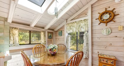 Dog-friendly cabin with park & beach access - fireplace & firepit