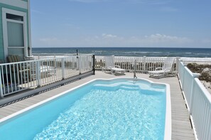 Outdoor spa tub - Miltys Martini by GSVR | Luxurious Beachfront Retreat w/ NEW Porches & Pool + FREE Activities/Golf (Gulf Shores)