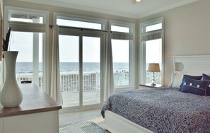 7 bedrooms, free WiFi, bed sheets - Miltys Martini by GSVR | Luxurious Beachfront Retreat w/ NEW Porches & Pool + FREE Activities/Golf (Gulf Shores)