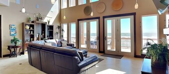 Paradis sidst - 7 BR, 4. 5 BA sovepladser 18-Beachfront Home i Sands of Kahala