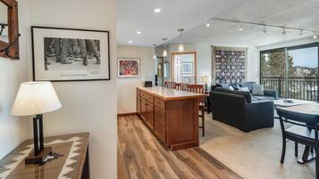 TV, fireplace, DVD player