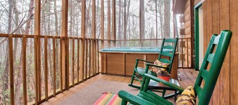 Dog-friendly log cabin with private hot tub & in-room Jacuzzi