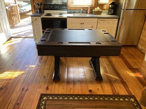 Fridge, microwave, oven, stovetop - Dog-friendly log cabin with private hot tub & in-room Jacuzzi (Sautee Nacoochee)