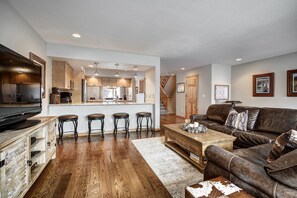 Flat-screen TV, fireplace