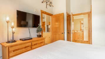 2 bedrooms, premium bedding, memory-foam beds, iron/ironing board