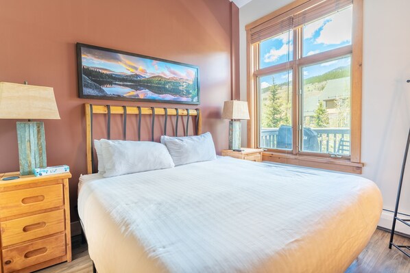 1 chambre, literie de qualité, lit avec matelas en mousse à mémoire