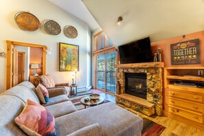 Flat-screen TV, fireplace, DVD player