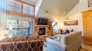 Taulutelevisio, takka, DVD-soitin