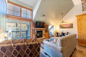 Flat-screen TV, fireplace, DVD player