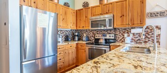 Top Floor River Run Condo w/ Private Balcony Overlooking Shared Amenities!