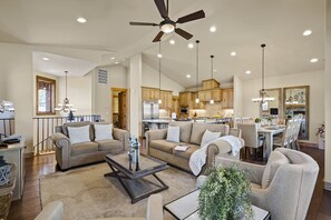 Una Smart TV, una chimenea