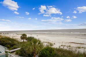 On the beach - 29 Singleton Beach, Oceanfront, Pool, Pool Table, Free Golf (Hilton Head Island)
