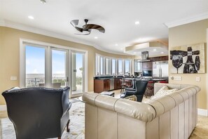 Smart TV - 29 Singleton Beach, Oceanfront, Pool, Pool Table, Free Golf, Pickleball (Hilton Head Island)