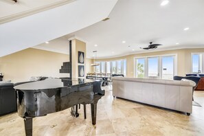 Interior - 29 Singleton Beach, Oceanfront, Pool, Pool Table, Free Golf, Pickleball (Hilton Head Island)