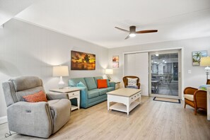 Een smart-tv en een dvd-speler