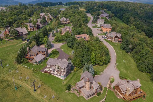 Luxury Chalet w/ Pool, Hot Tub  & Slope Access