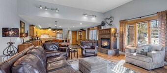 Downtown Gem - Ski Resort Views, Private Hot Tub, Dog-Friendly MainD